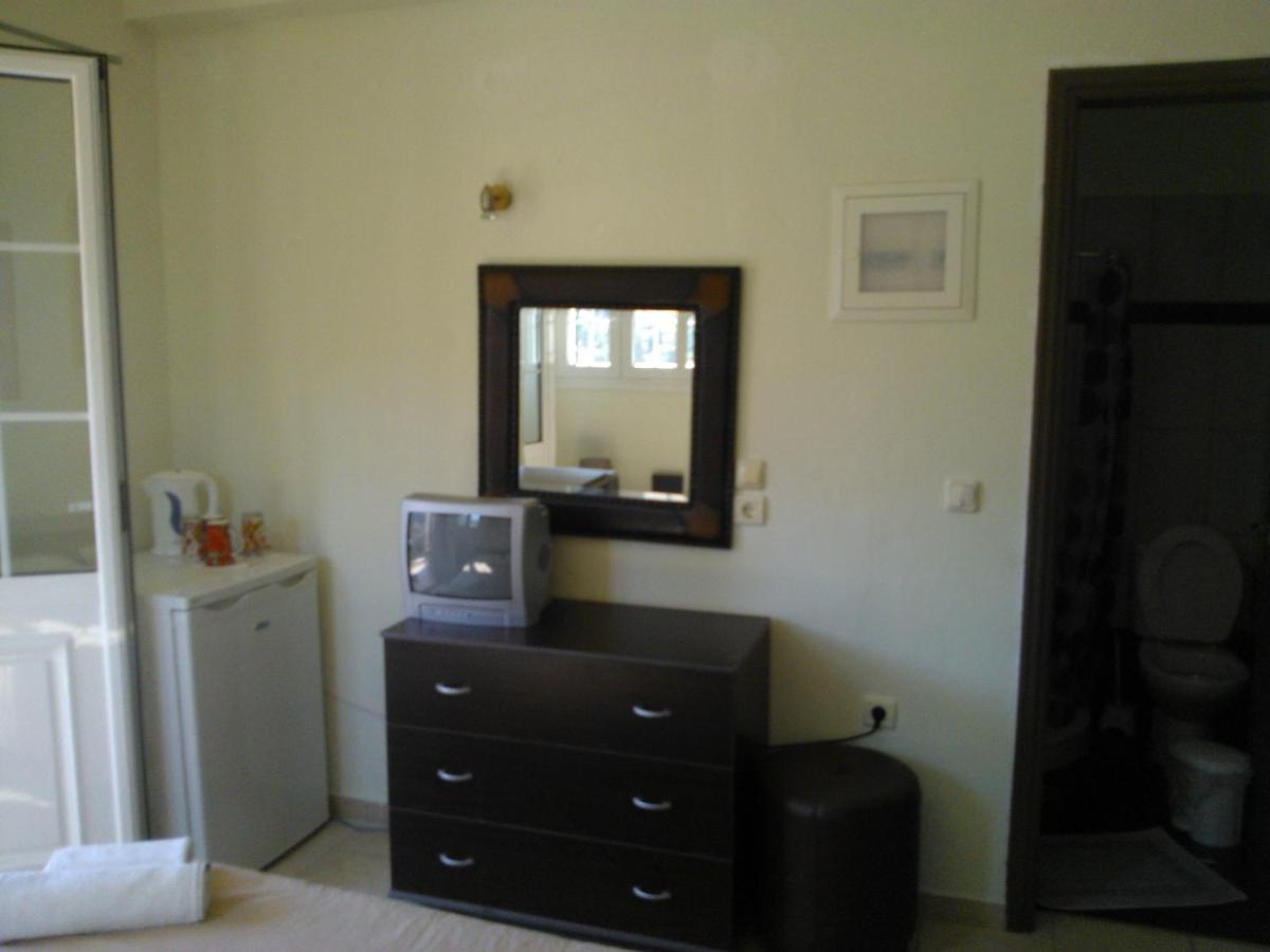 Niriides Apartments Asos Cameră foto